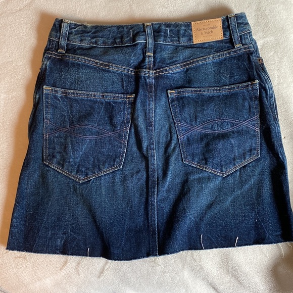Abercrombie & Fitch denim skirt. - Picture 2 of 6